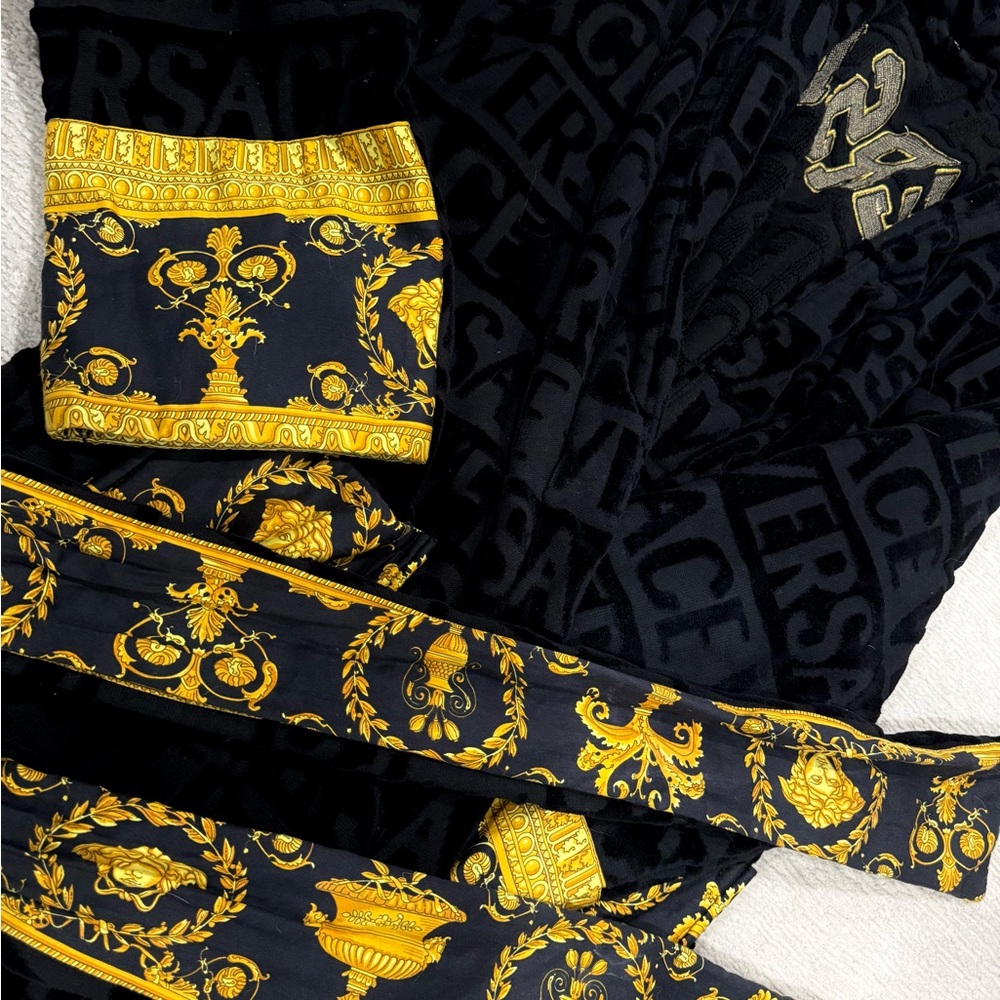 Versace Black and Gold Baroque Print Robe